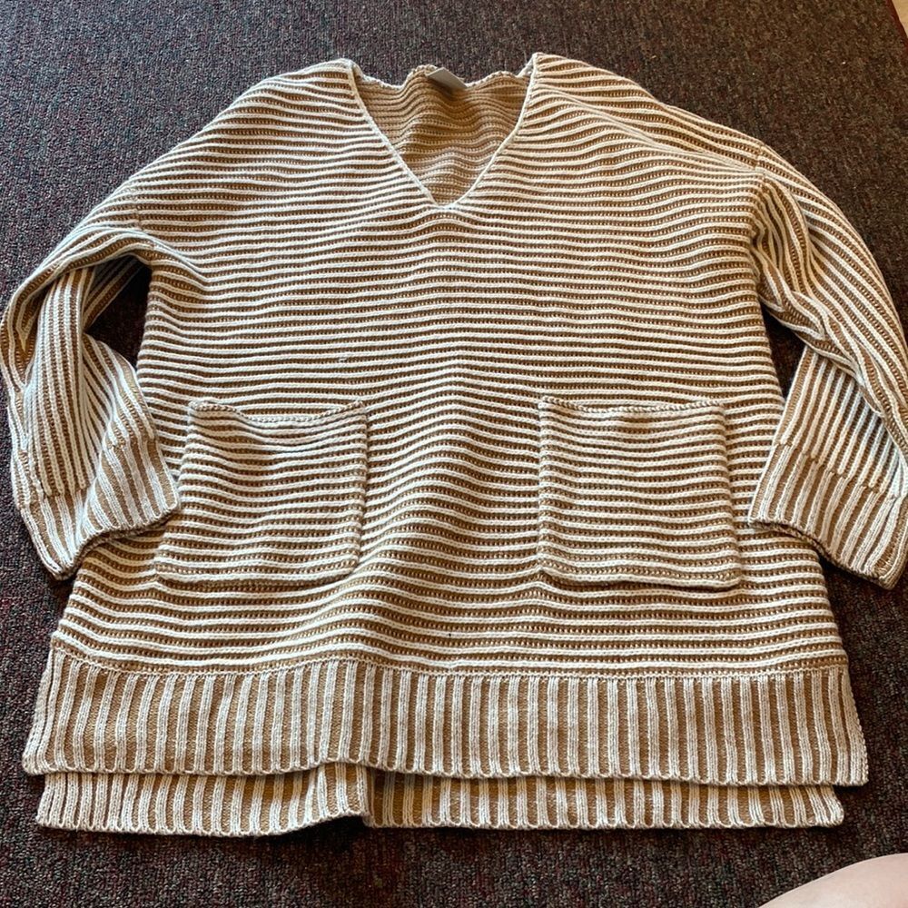 Emberley v neck sweater small